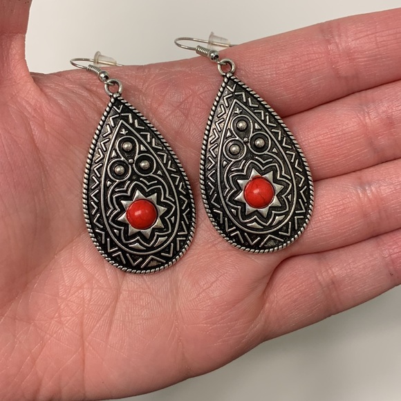 NWOT Aztec Teardrop Earrings - Picture 4 of 4